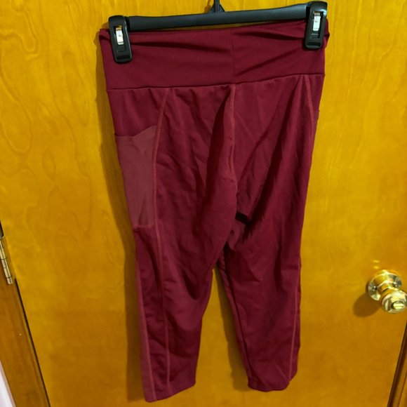 C-mode Athletic Capri Maroon size S/M - Picture 8 of 13